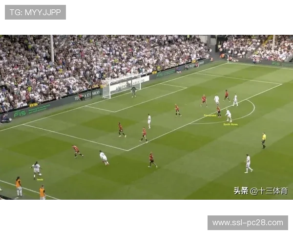 曼联新帅阿莫林训练场部署3-4-2-1阵型瞬间