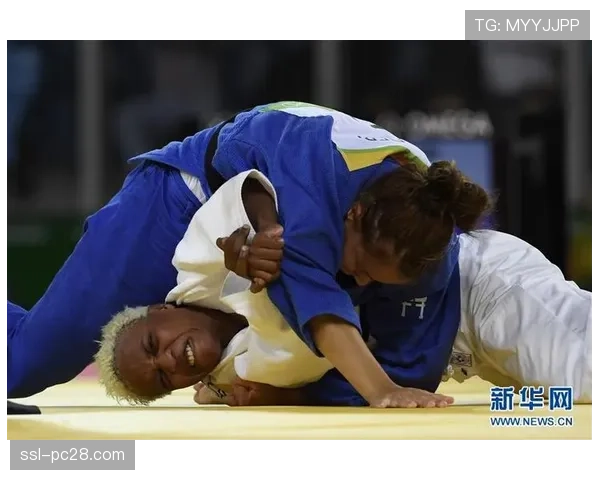 特写：难民柔道运动员布达在安特卫普赢得首场国际赛胜利后的泪水